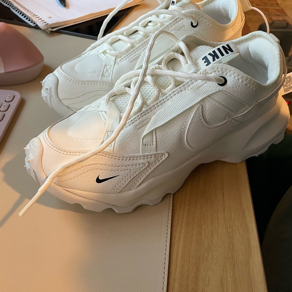 White Nike tc 7900